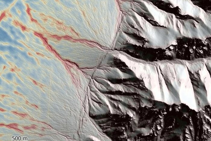 A map showing grayscale relief and a quaternary fault scarp.