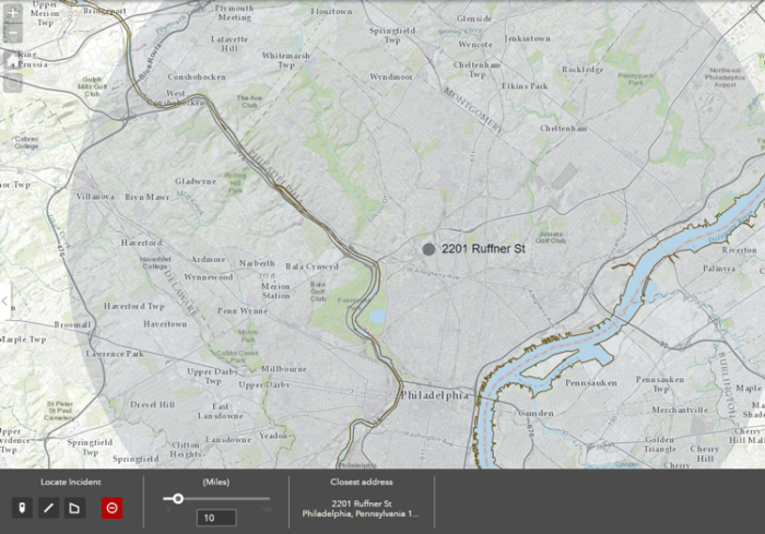 Logging an incident via ArcGIS Online.