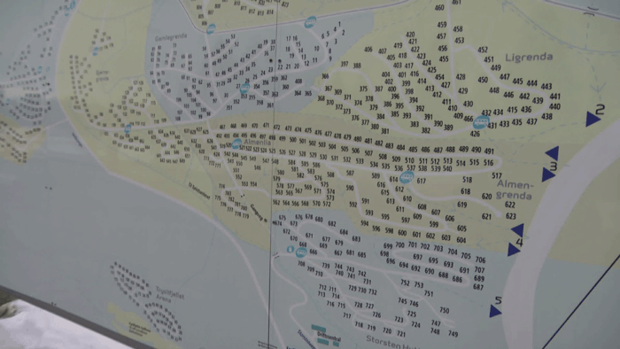 Cabins in this ski resort are only listed by numbers, causing confusion among tourists and emergency responders. Source: Knut Røsrud / NRK