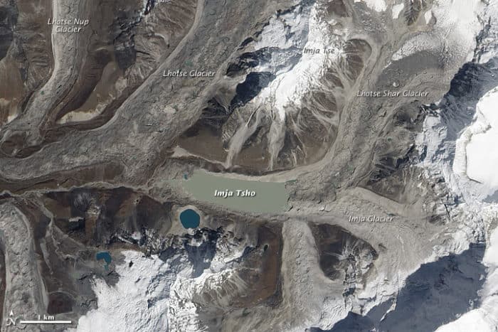 Natural-color image of Imja Tsho and surrounding glaciers. Source: Advanced Land Imager (ALI) on NASA’s Earth Observing-1 (EO-1) satellite, October 4, 2010.